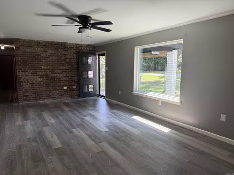 Living - 5 Ruth Dr, Conway, AR 72032 photo 3 of 4