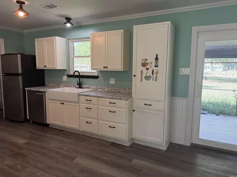 Kitchen - 5 Ruth Dr, Conway, AR 72032 photo 2 of 2