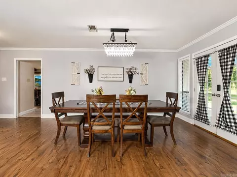 Dining - 8128 Cross Rd, Pine Bluff, AR 71603 photo 2 of 3