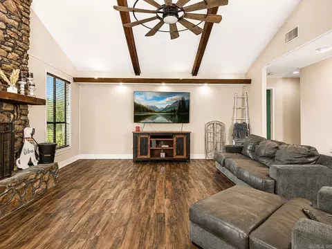 Living - 8128 Cross Rd, Pine Bluff, AR 71603 photo 3 of 3
