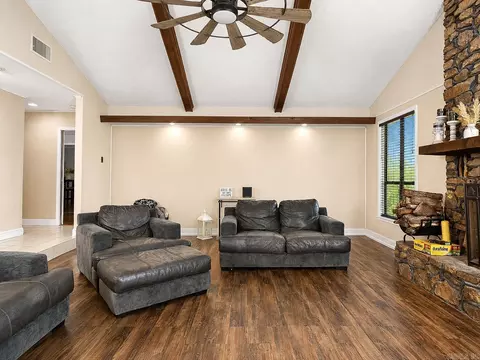 Living - 8128 Cross Rd, Pine Bluff, AR 71603 photo 2 of 3