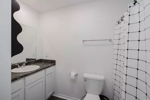 Bath - 1320 Meadows Dr, Benton, AR 72019 photo 3 of 3