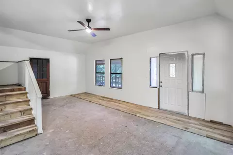 Living - 12 Cinnamon Ln, Mount Ida, AR 71957 photo 2 of 5