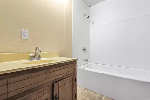 Bath - 12 Cinnamon Ln, Mount Ida, AR 71957 photo 1 of 2