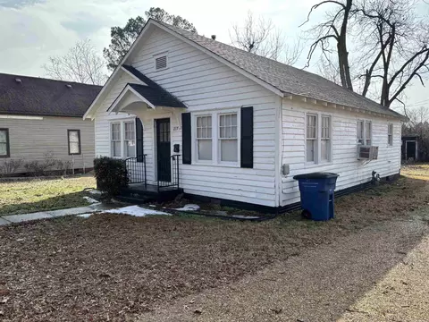 Exterior - 217 W 3rd St, Rector, AR 72461 photo 2 of 3