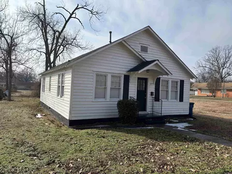 Exterior - 217 W 3rd St, Rector, AR 72461 photo 3 of 3