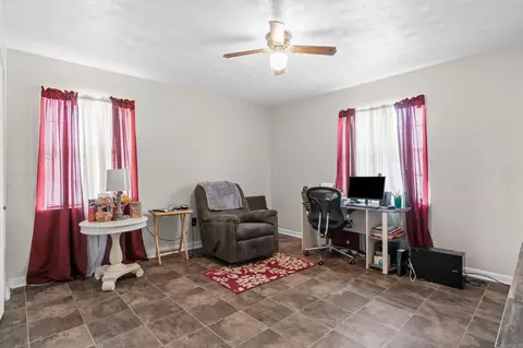 Living - 1307 S Dakota St, Pine Bluff, AR 71601 photo 2 of 2
