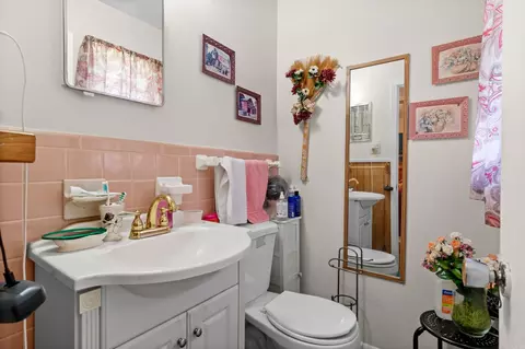 Bath - 1307 S Dakota St, Pine Bluff, AR 71601 photo 1 of 3