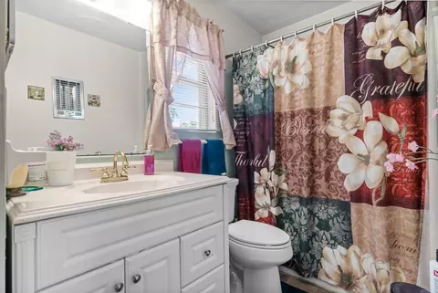 Bath - 1307 S Dakota St, Pine Bluff, AR 71601 photo 2 of 3