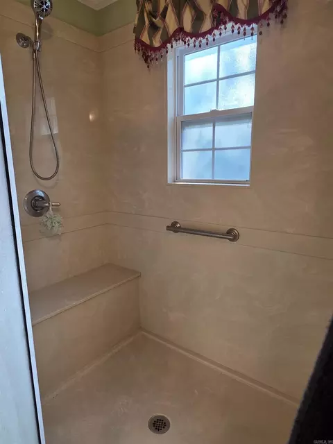 Bath - 12 Stoneridge, Pine Bluff, AR 71603 photo 2 of 5