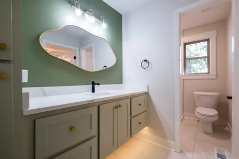 Bath - 3025 Razorback Rd, Benton, AR 72015 photo 5 of 6
