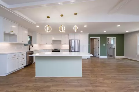 Kitchen - 3025 Razorback Rd, Benton, AR 72015 photo 2 of 4