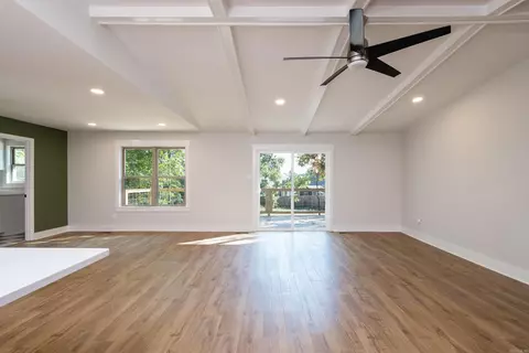 Living - 3025 Razorback Rd, Benton, AR 72015 photo 6 of 7