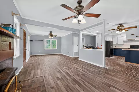 Living - 280 Brannon Rd, Greenbrier, AR 72058 photo 4 of 5