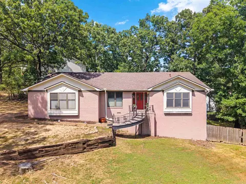 1 Dove Creek Cir, North Little Rock, AR 72116