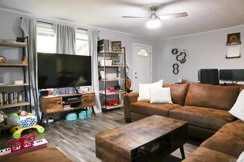 Living - 11 Jerry St, Conway, AR 72032 photo 1 of 1