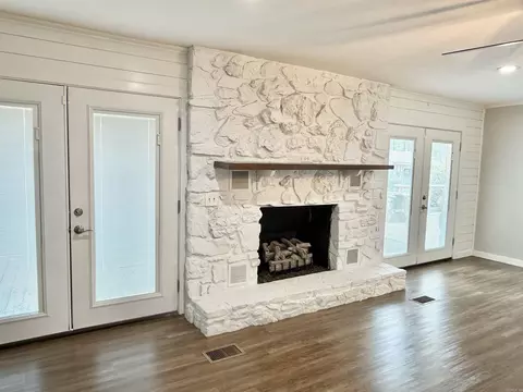 Living - 121 Longleaf Dr, Searcy, AR 72143 photo 3 of 3