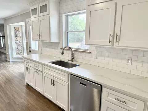 Kitchen - 121 Longleaf Dr, Searcy, AR 72143 photo 5 of 5