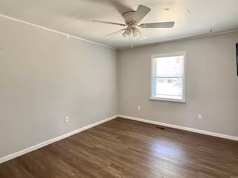Bedroom - 121 Longleaf Dr, Searcy, AR 72143 photo 2 of 5