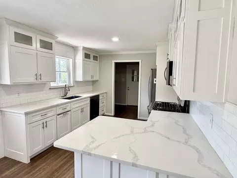 Kitchen - 121 Longleaf Dr, Searcy, AR 72143 photo 2 of 5