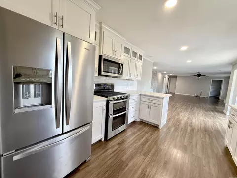 Kitchen - 121 Longleaf Dr, Searcy, AR 72143 photo 4 of 5