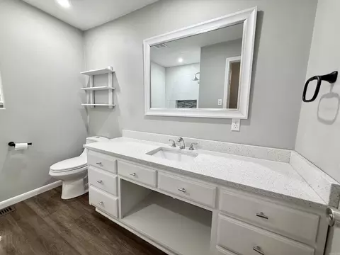 Bath - 121 Longleaf Dr, Searcy, AR 72143 photo 1 of 3
