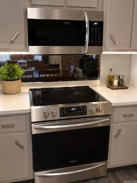 Kitchen - 8219 Us Hwy 63 Hwy, Pine Bluff, AR 71603 photo 2 of 4