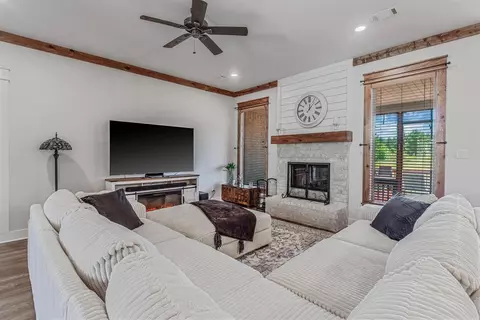 Living - 10600 Gunter Loop, Benton, AR 72019 photo 1 of 5