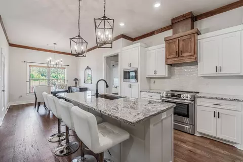 Kitchen - 10600 Gunter Loop, Benton, AR 72019 photo 1 of 2