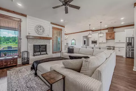 Living - 10600 Gunter Loop, Benton, AR 72019 photo 5 of 5