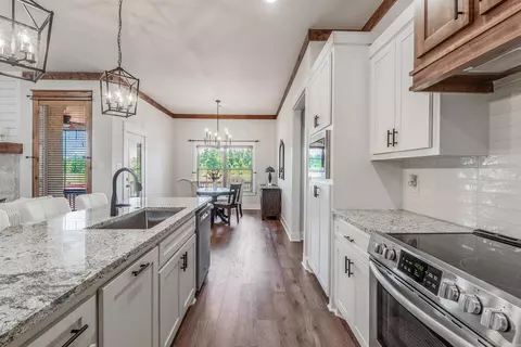 Kitchen - 10600 Gunter Loop, Benton, AR 72019 photo 2 of 2
