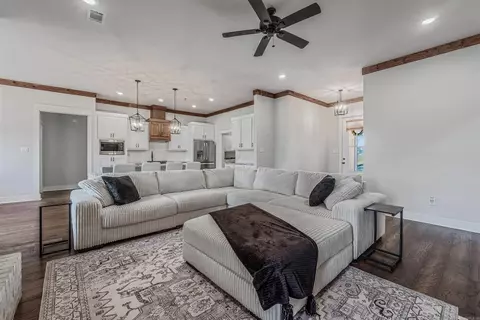 Living - 10600 Gunter Loop, Benton, AR 72019 photo 4 of 5
