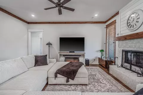 Living - 10600 Gunter Loop, Benton, AR 72019 photo 2 of 5