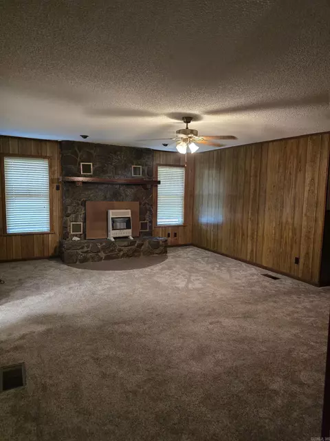 Living - 428 Swinging Bridge Rd, Beebe, AR 72012 photo 2 of 4