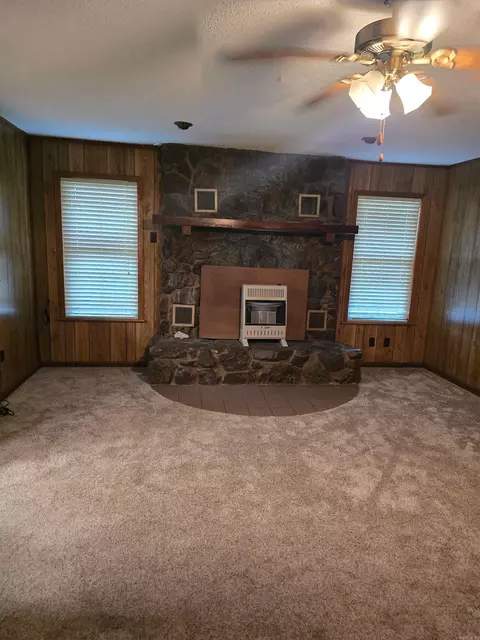 Living - 428 Swinging Bridge Rd, Beebe, AR 72012 photo 1 of 4