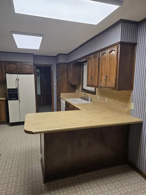 Kitchen - 428 Swinging Bridge Rd, Beebe, AR 72012 photo 2 of 3