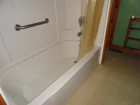 Bath - 3358 Hwy 74 E, Marshall, AR 72650 photo 3 of 4