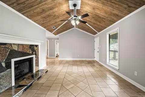 Living - 19 Rosanne Dr, Conway, AR 72034 photo 3 of 5