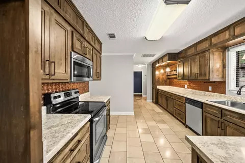 Entry Way - 19 Rosanne Dr, Conway, AR 72034 photo 1 of 2