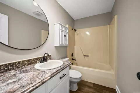 Bath - 19 Rosanne Dr, Conway, AR 72034 photo 2 of 2