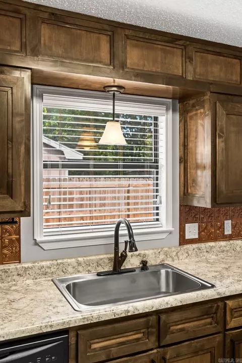 Kitchen - 19 Rosanne Dr, Conway, AR 72034 photo 5 of 8