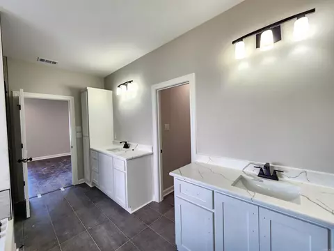 Bath - 15 Ravell Rd, Cabot, AR 72023 photo 3 of 5