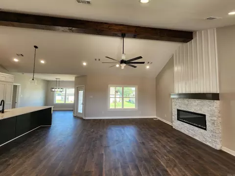 Living - 15 Ravell Rd, Cabot, AR 72023 photo 2 of 3