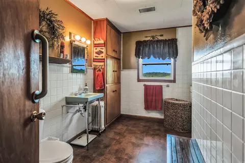 Bath - 1007 Murphy Rd, Norman, AR 71960 photo 1 of 4