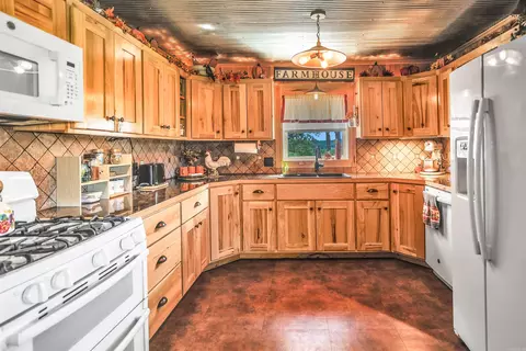 Kitchen - 1007 Murphy Rd, Norman, AR 71960 photo 2 of 4