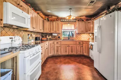 Kitchen - 1007 Murphy Rd, Norman, AR 71960 photo 3 of 4