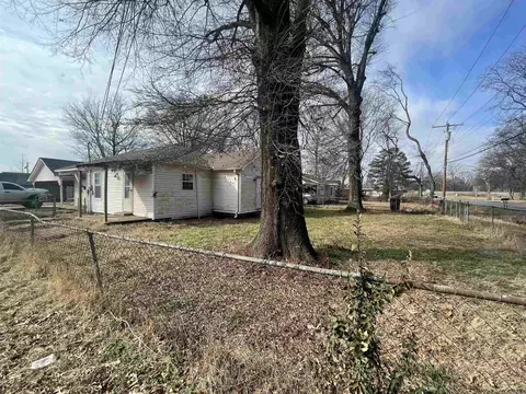 Exterior - 120 E Speedway St, Trumann, AR 72472 photo 3 of 7