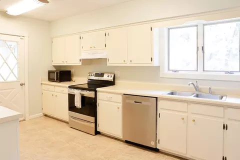 Kitchen - 639 E Campground Rd, Ash Flat, AR 72513 photo 1 of 2