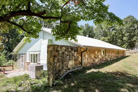 Exterior - 639 E Campground Rd, Ash Flat, AR 72513 photo 5 of 12