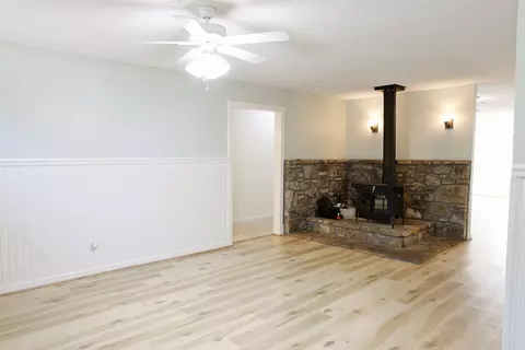 Living - 639 E Campground Rd, Ash Flat, AR 72513 photo 3 of 6